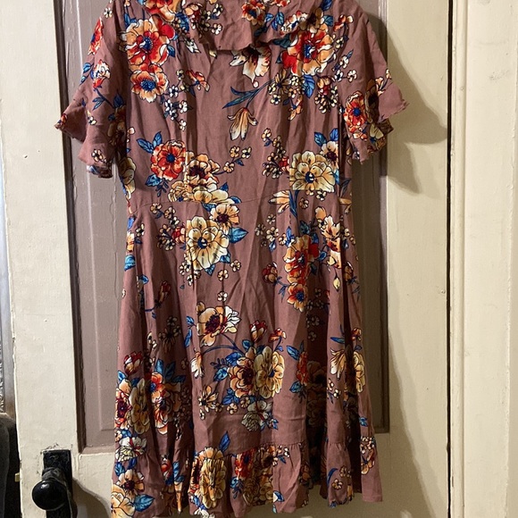 Flowered wrap around dress - Picture 6 of 6